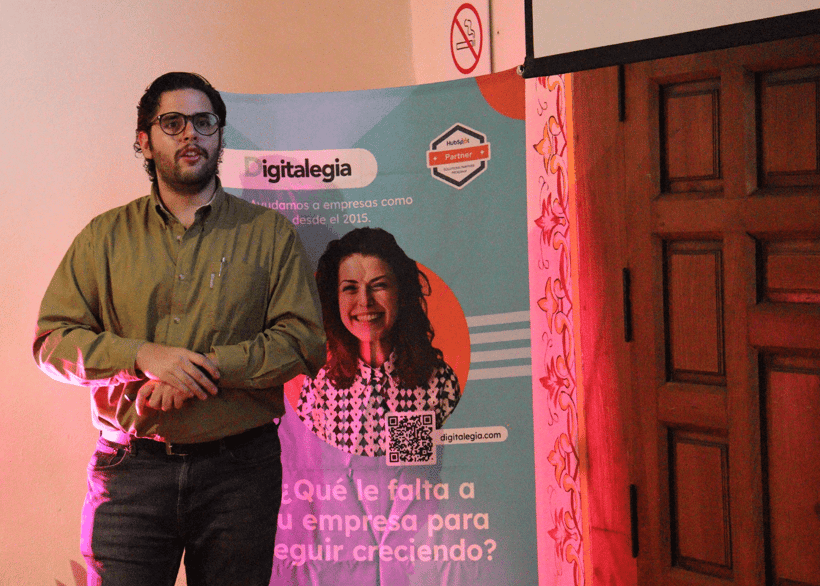 evento-digitalegia-hubspot-influye-experiencia-del-cliente-caso-de-exito-innova-schools